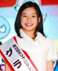 足立梨花が整形か画像比較｜注目は「目」「鼻」「顎」
