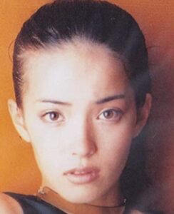 知念里奈が整形か画像比較｜注目は「目」「鼻」「顎」